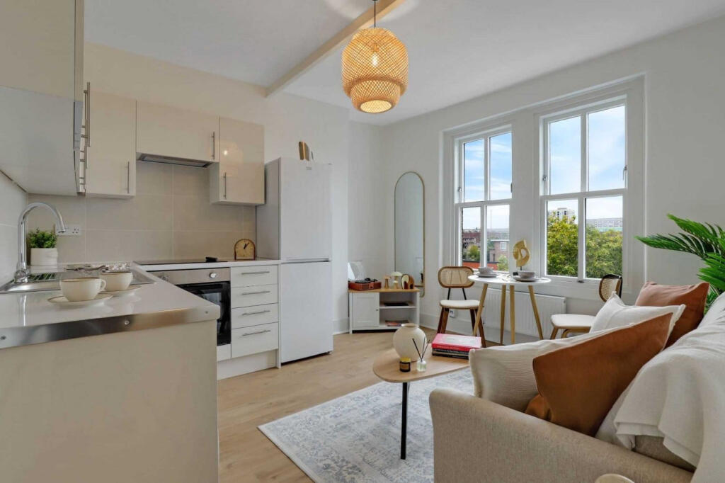 2 bed 1st Floor Flat for rent in Bermondsey. From Residential Realtors - London 2 bed 1st Floor Flat for rent in Bermondsey. From Residential Realtors - London