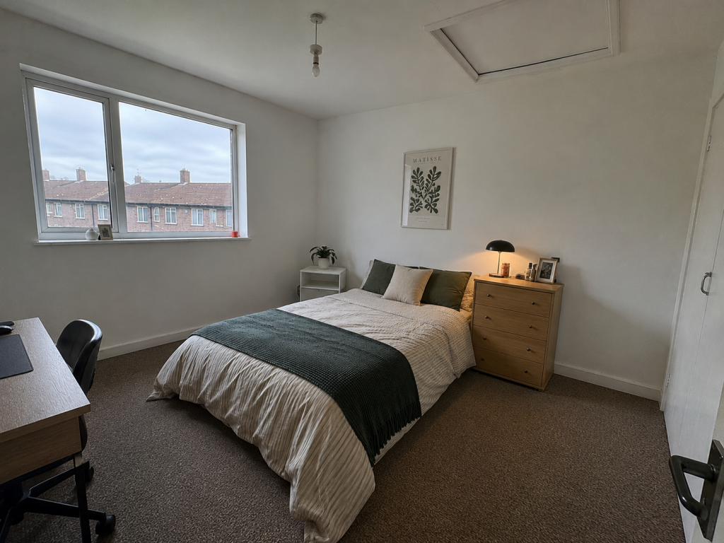 3 bed House Share for rent in Rucklers Lane. From Residential Realtors - London