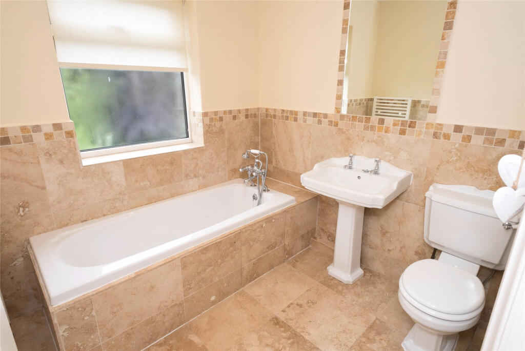 4 bed Mid Terraced House for rent in London. From Residential Realtors - London 4 bed Mid Terraced House for rent in London. From Residential Realtors - London