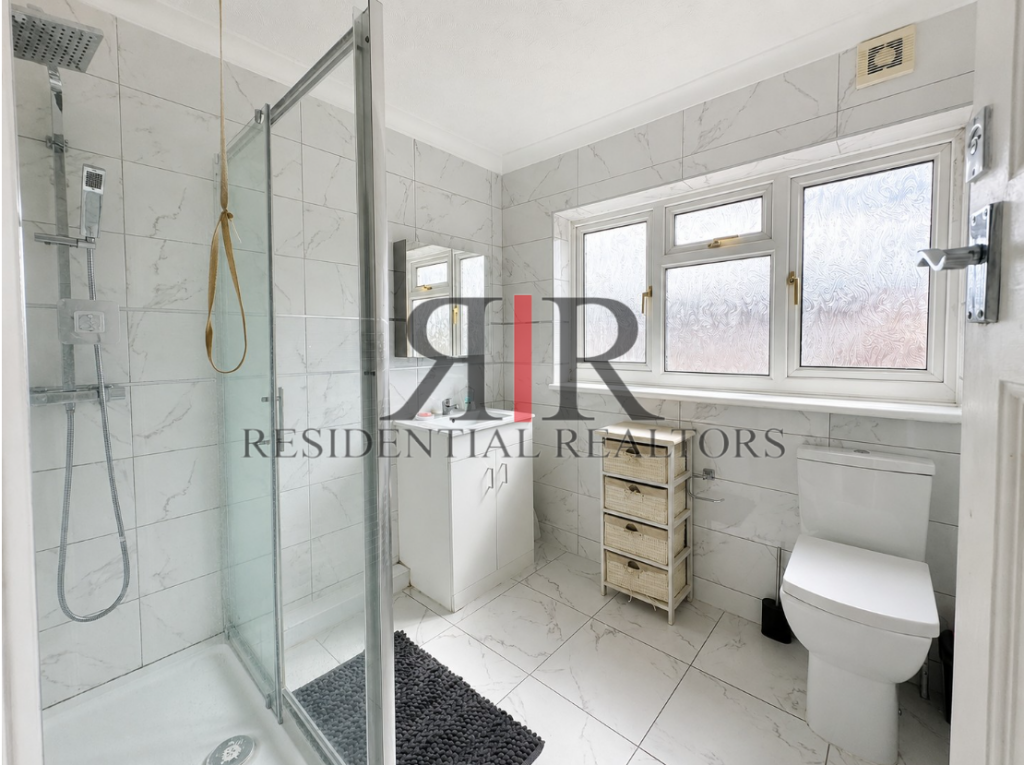 4 bed Mid Terraced House for rent in Ilford. From Residential Realtors - London 4 bed Mid Terraced House for rent in Ilford. From Residential Realtors - London