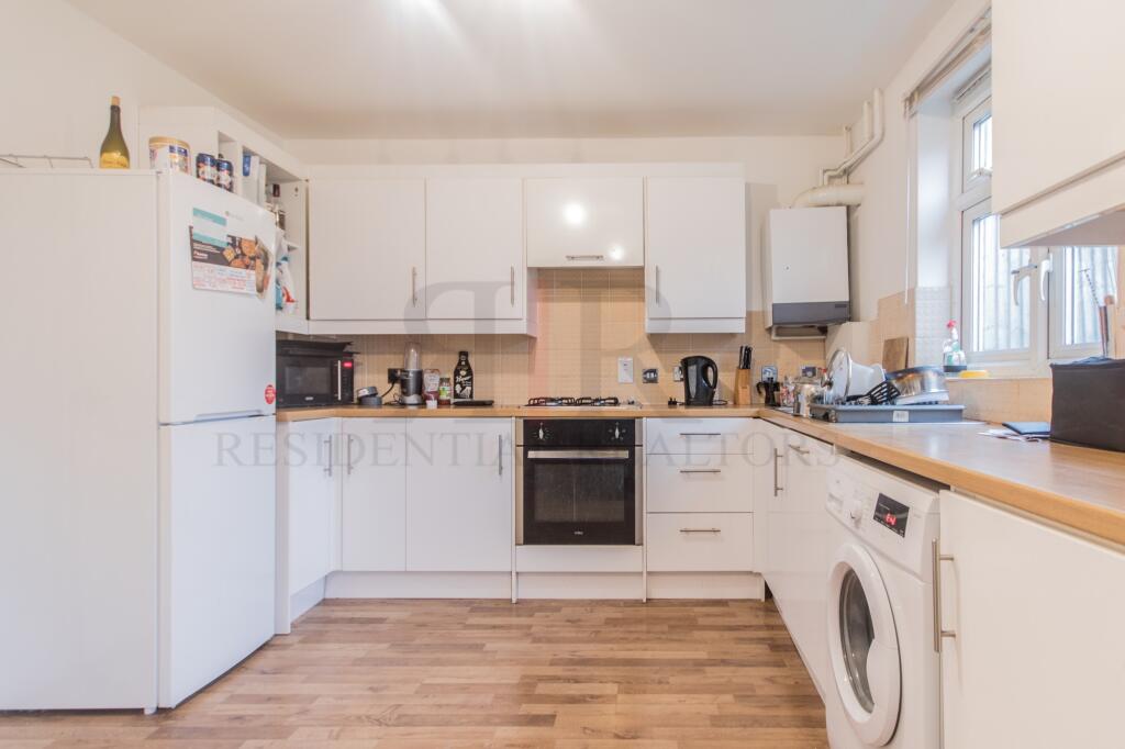 3 bed Detached for rent in Ilford. From Residential Realtors - London