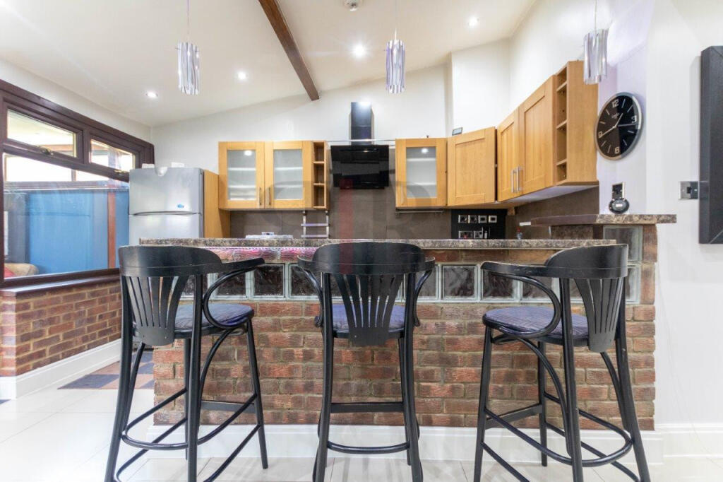 4 bed Mid Terraced House for rent in Rucklers Lane. From Residential Realtors - London