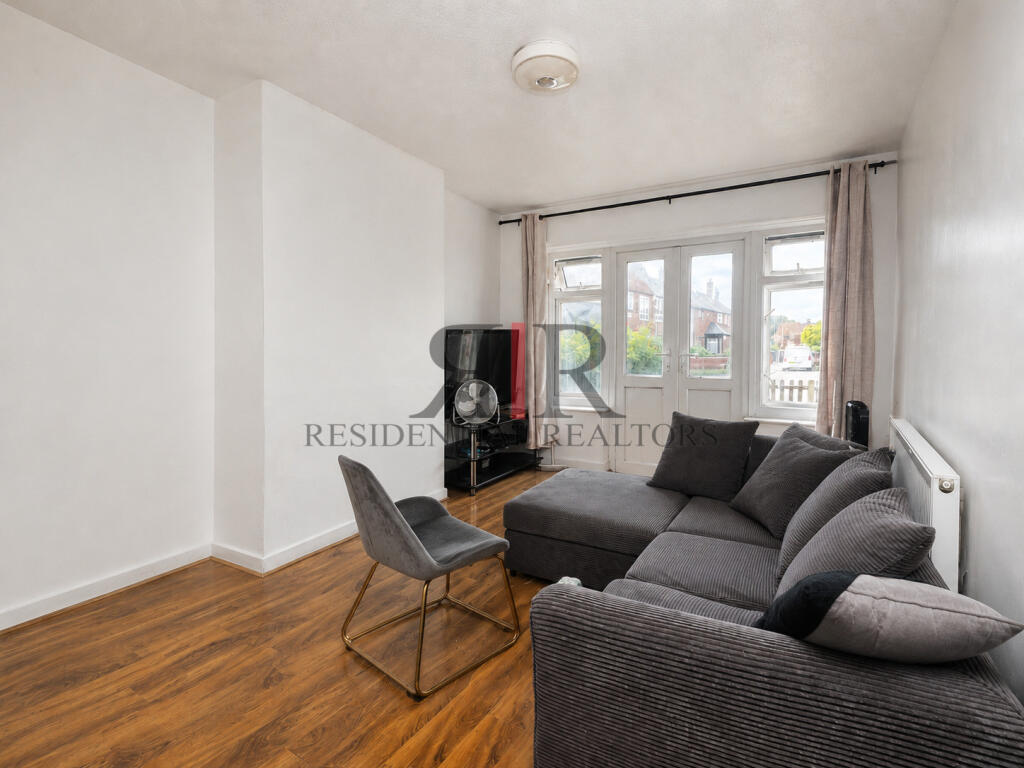 1 bed Mid Terraced House for rent in Barking. From Residential Realtors - London