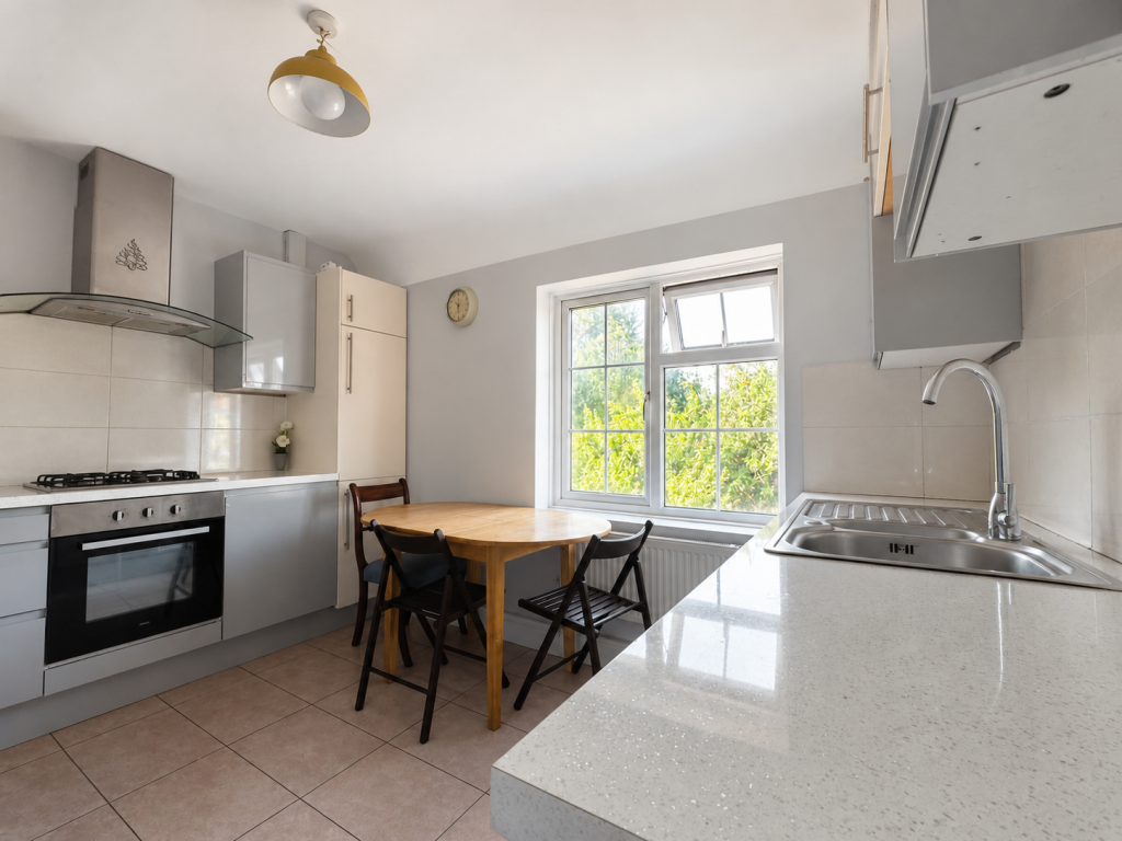 1 bed Mid Terraced House for rent in Barking. From Residential Realtors - London