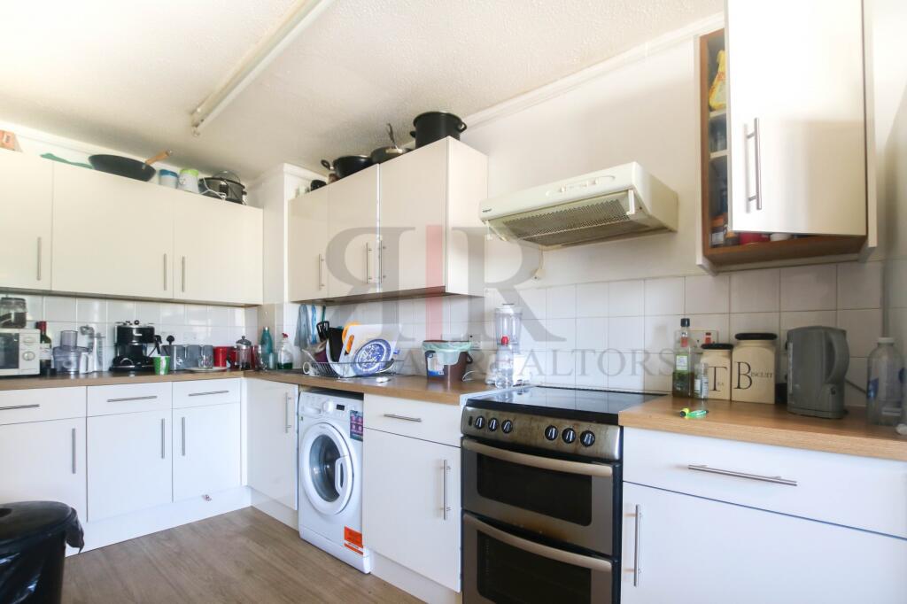 4 bed Mid Terraced House for rent in Camberwell. From Residential Realtors - London