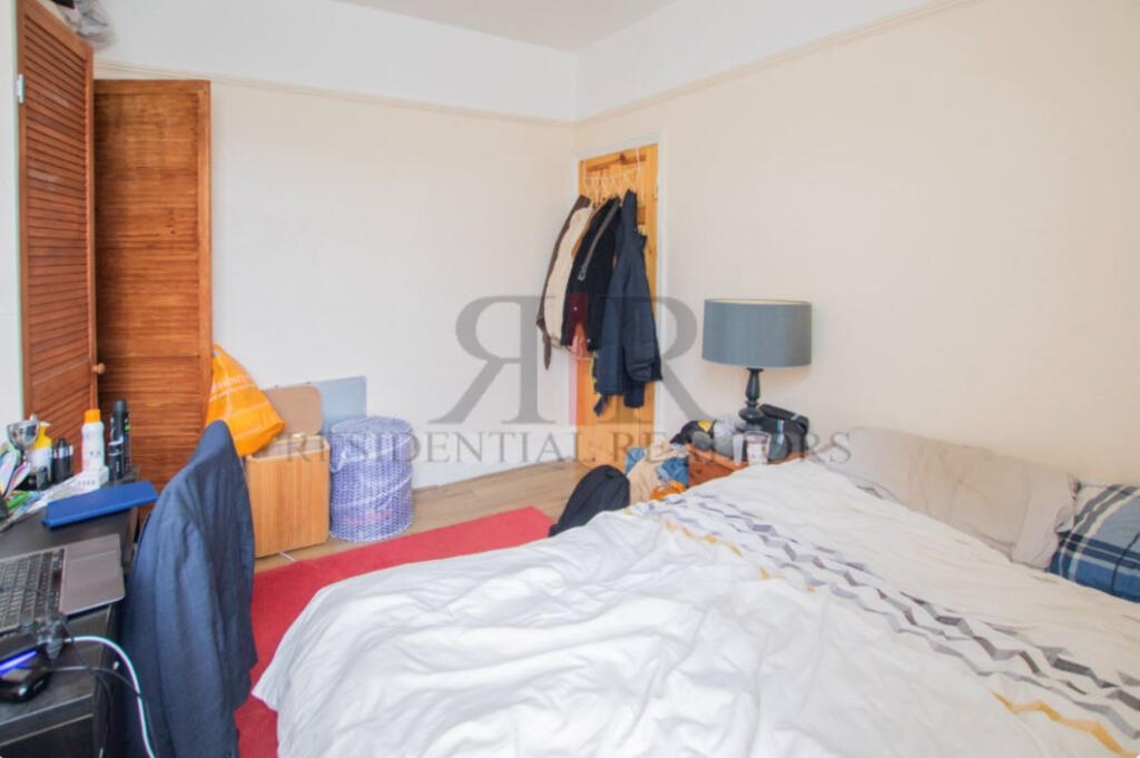 3 bed Apartment for rent in London. From Residential Realtors - London