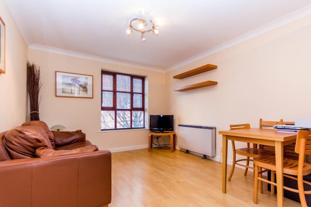 1 bed Mid Terraced House for rent in London. From Residential Realtors - London 1 bed Mid Terraced House for rent in London. From Residential Realtors - London