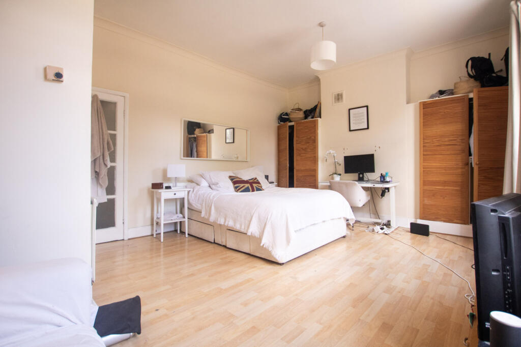 2 bed 1st Floor Flat for rent in Clapham. From Residential Realtors - London 2 bed 1st Floor Flat for rent in Clapham. From Residential Realtors - London