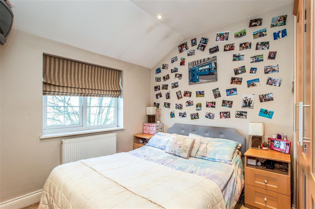 4 bed Mid Terraced House for rent in London. From Residential Realtors - London