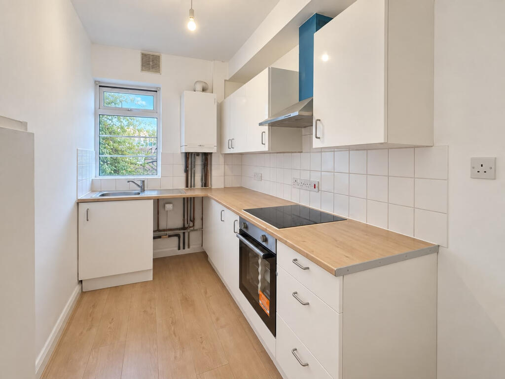 2 bed Mid Terraced House for rent in Willesden. From Residential Realtors - London