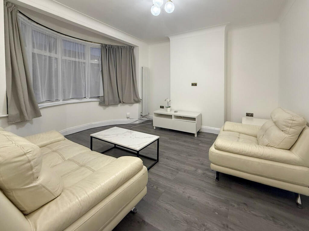 3 bed Mid Terraced House for rent in Ilford. From Residential Realtors - London 3 bed Mid Terraced House for rent in Ilford. From Residential Realtors - London