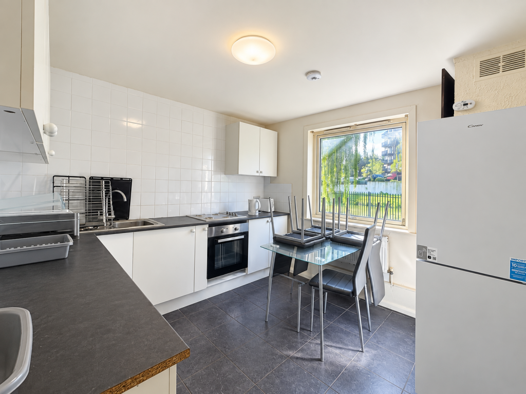 2 bed Mid Terraced House for rent in Clapham. From Residential Realtors - London