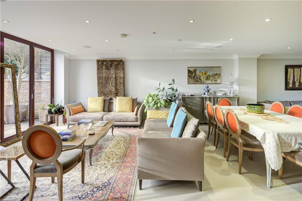 4 bed Detached for rent in New Malden. From Robert Holmes & Co - Powered by Keller Williams - Coombe Lane