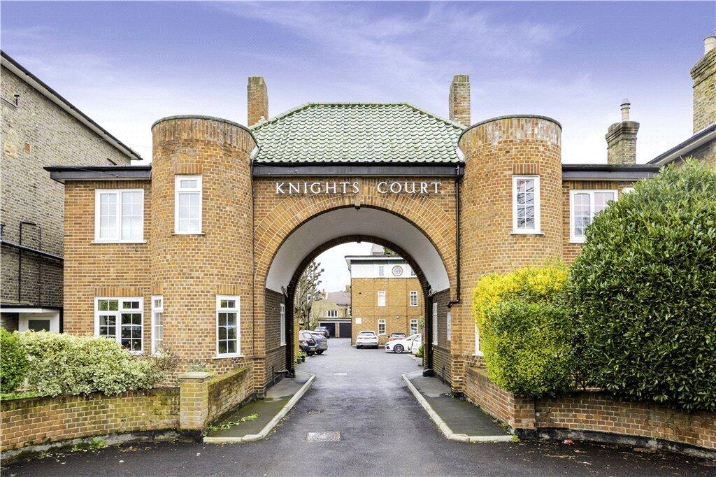3 bed 1st Floor Flat for rent in Kingston upon Thames. From Robert Holmes & Co - Powered by Keller Williams - Coombe Lane 3 bed 1st Floor Flat for rent in Kingston upon Thames. From Robert Holmes & Co - Powered by Keller Williams - Coombe Lane