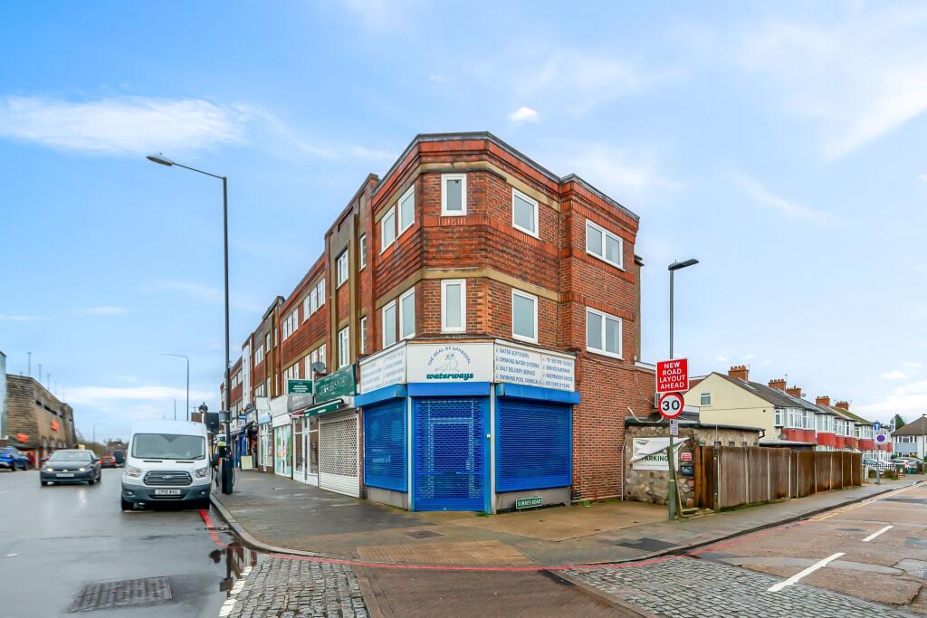 3 bed 1st Floor Flat for rent in Beckenham. From Robert Vincent