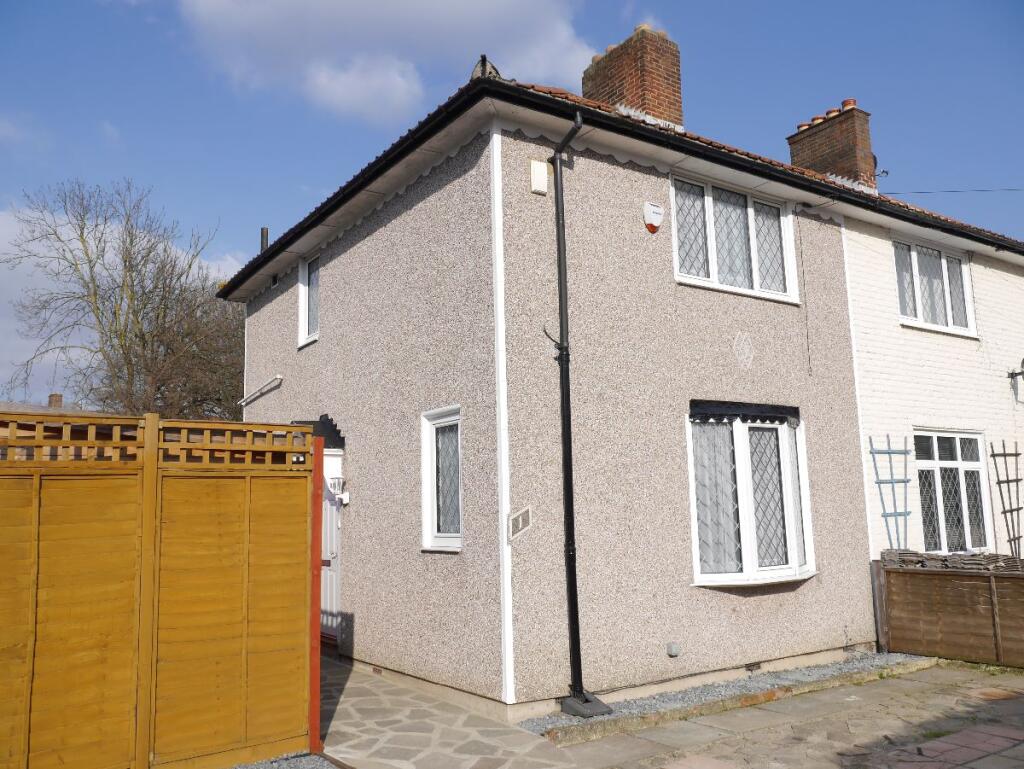2 bed End of Terrace for rent in Beckenham. From Robert Vincent