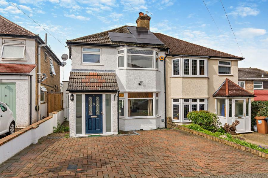 3 bed Semi-Detached House for rent in Watford. From Robsons