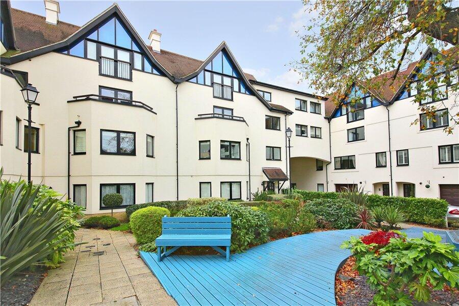 4 bed Town House for rent in Northwood. From Robsons