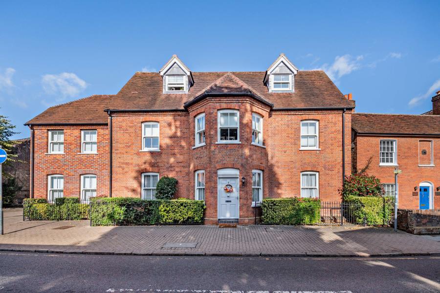 3 bed Apartment for rent in Rickmansworth. From Robsons