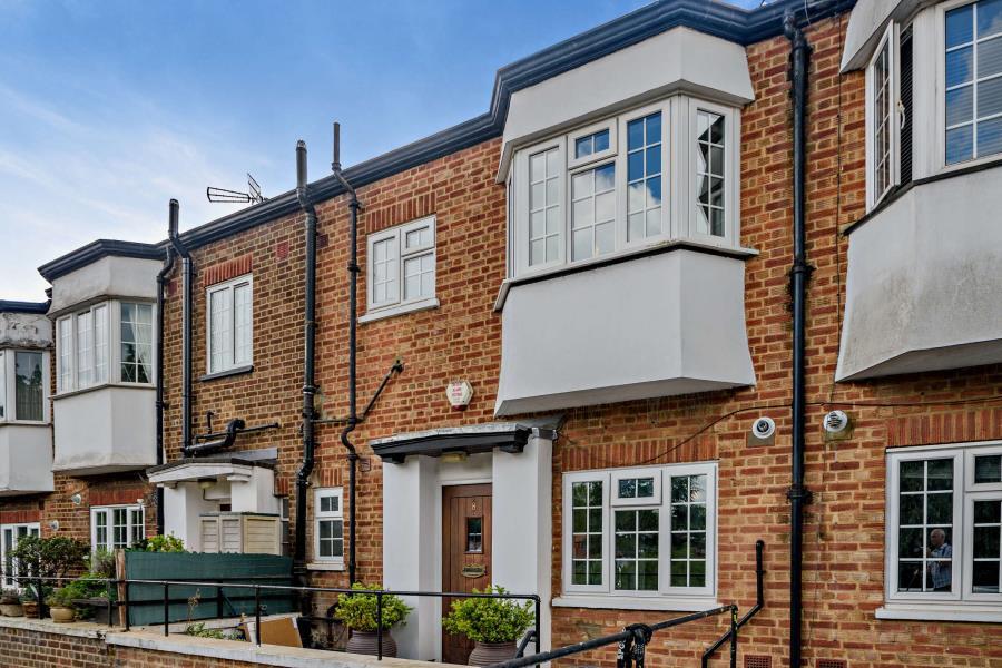 3 bed Duplex for rent in Northwood. From Robsons