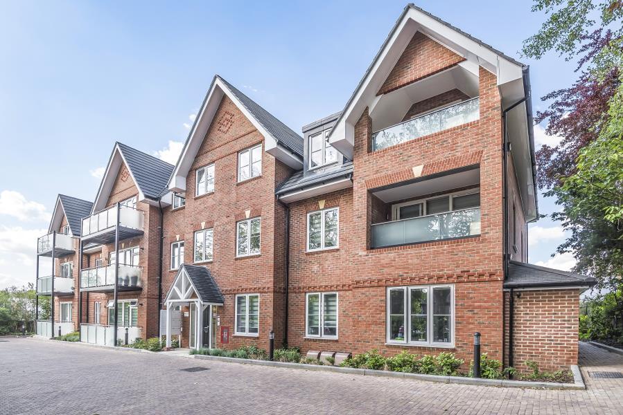 3 bed 1st Floor Flat for rent in Northwood. From Robsons