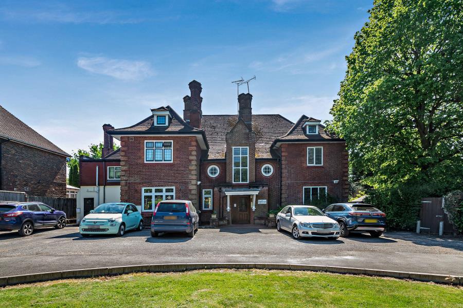 3 bed Apartment for rent in Northwood. From Robsons