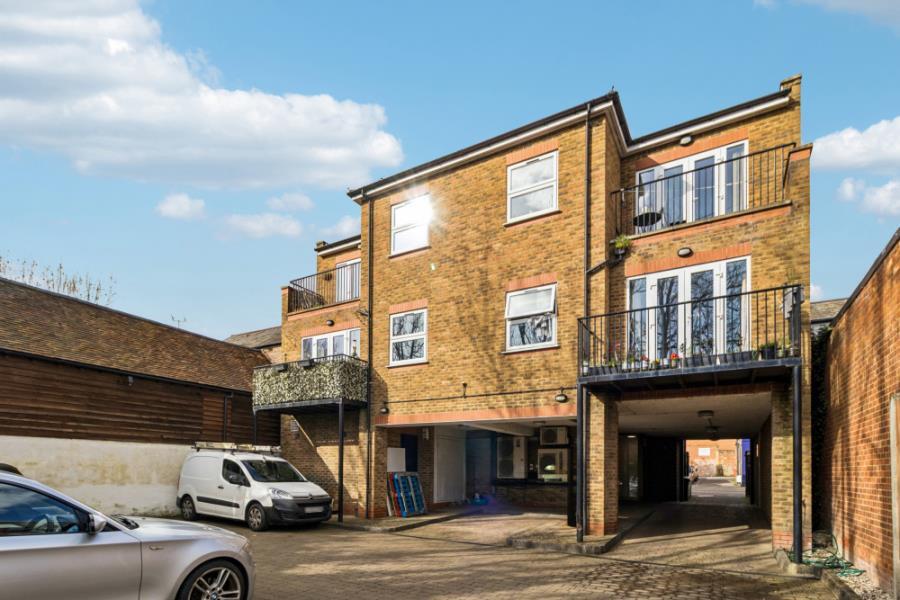 2 bed Apartment for rent in Rickmansworth. From Robsons