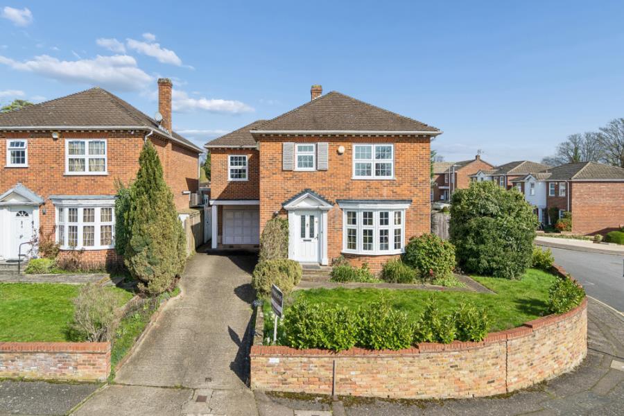 4 bed Mid Terraced House for rent in Northwood. From Robsons 4 bed Mid Terraced House for rent in Northwood. From Robsons
