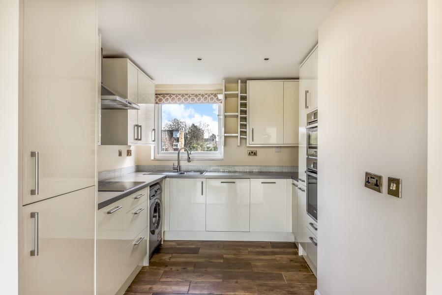 2 bed 1st Floor Flat for rent in Northwood. From Robsons