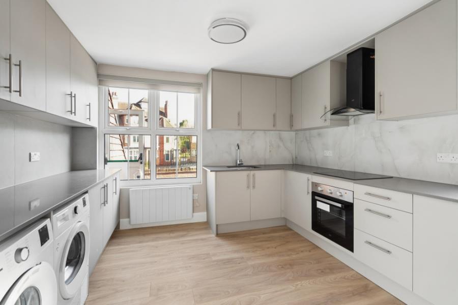 2 bed Apartment for rent in Northwood. From Robsons