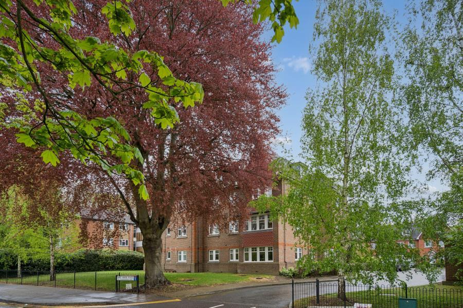 2 bed Apartment for rent in Watford. From Robsons