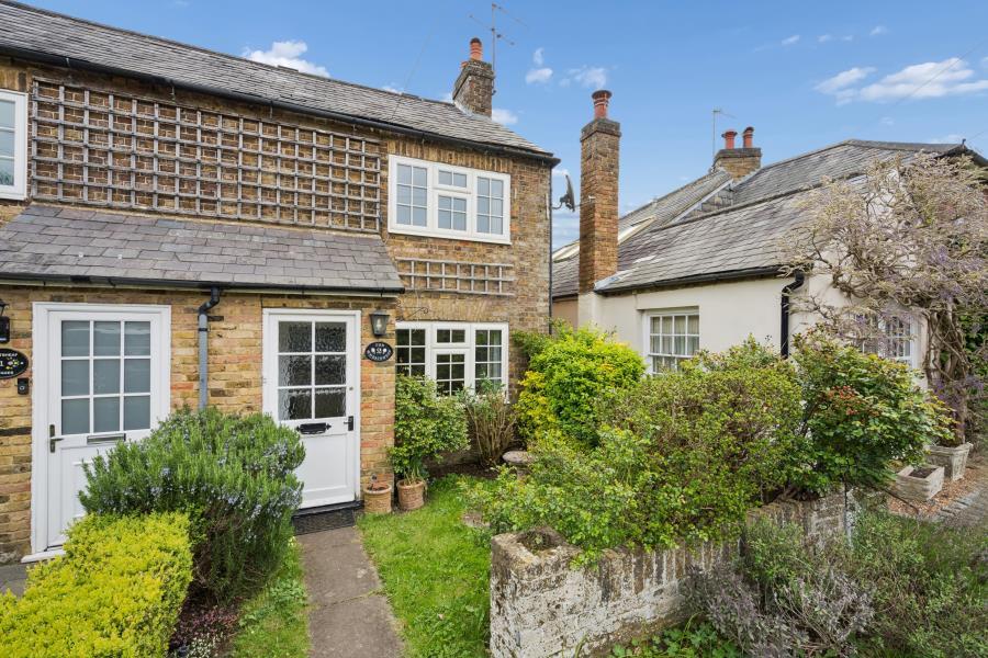 2 bed Cottage for rent in Sarratt. From Robsons