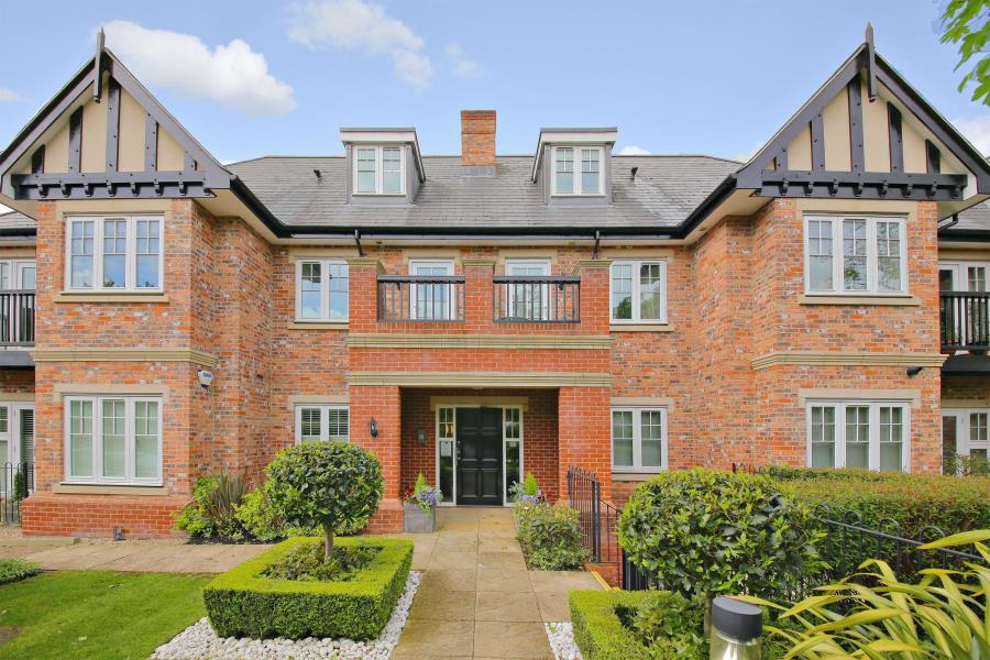 2 bed 1st Floor Flat for rent in Northwood. From Robsons