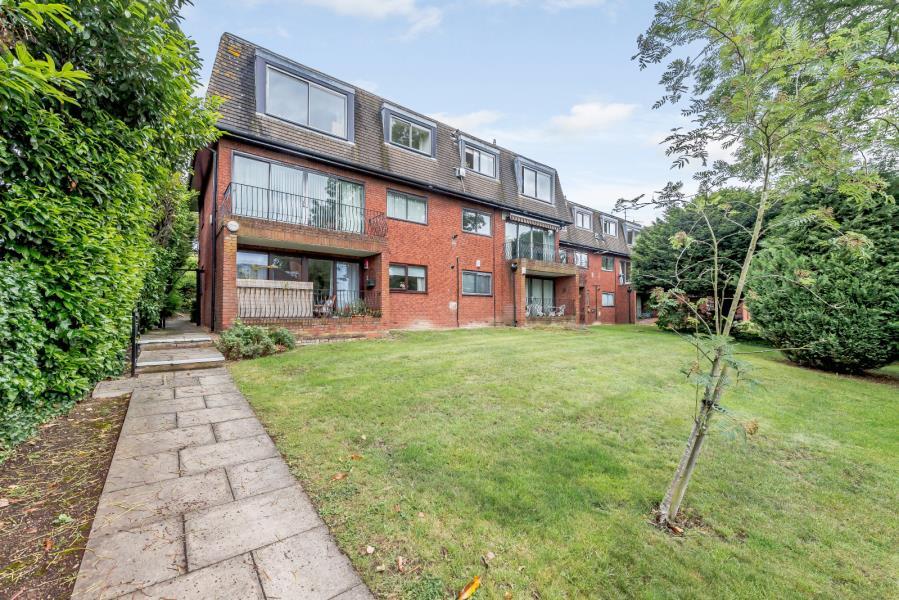 2 bed 1st Floor Flat for rent in Northwood. From Robsons