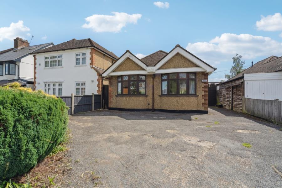 3 bed Detached bungalow for rent in Rickmansworth. From Robsons