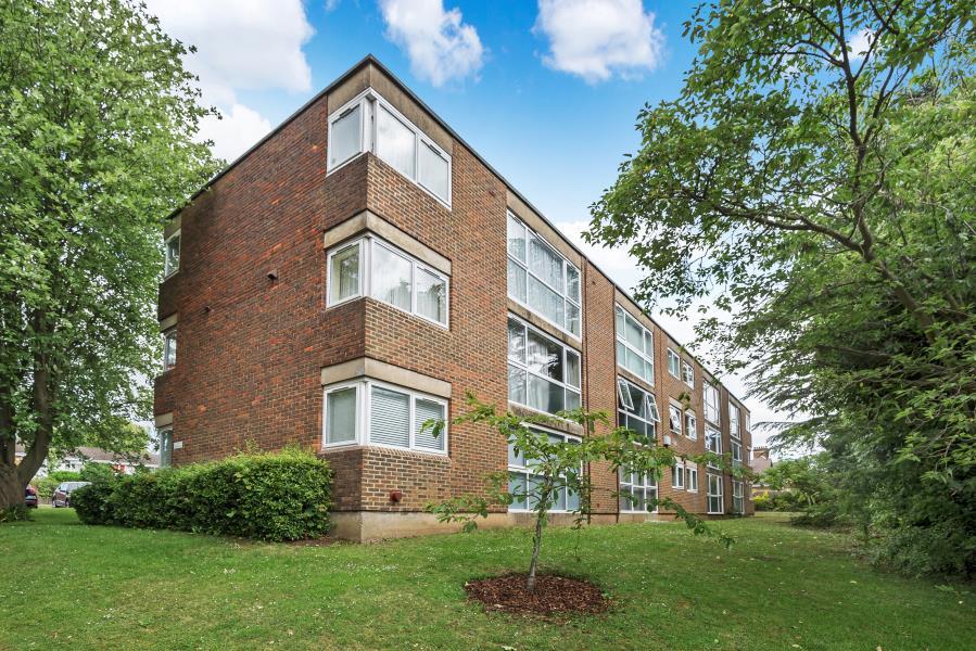 2 bed Apartment for rent in Northwood. From Robsons