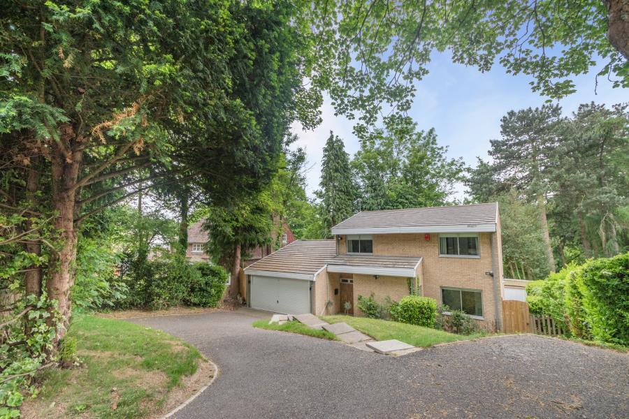 4 bed Detached for rent in Rickmansworth. From Robsons