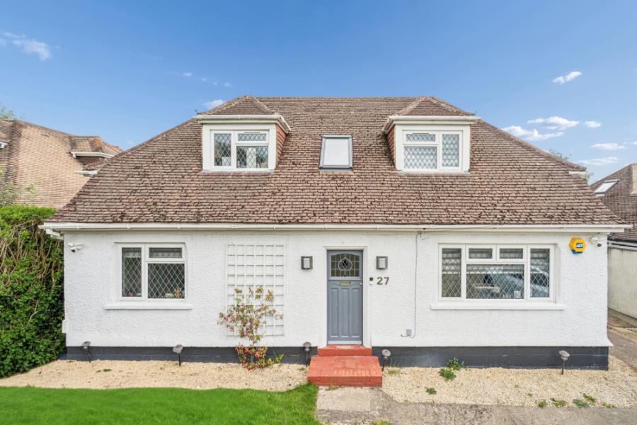 3 bed Detached bungalow for rent in Amersham. From Robsons