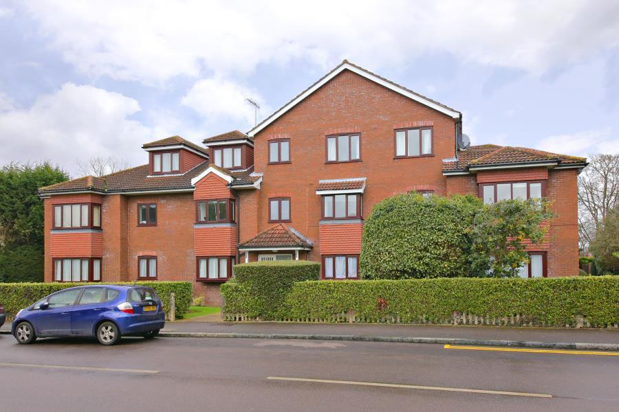 2 bed 1st Floor Flat for rent in Northwood. From Robsons
