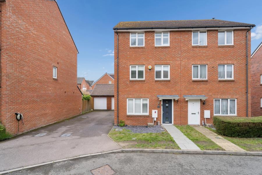 4 bed Semi Detached for rent in Amersham. From Robsons 4 bed Semi Detached for rent in Amersham. From Robsons