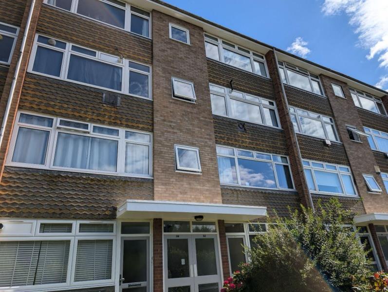 2 bed Duplex for rent in Rickmansworth. From Robsons