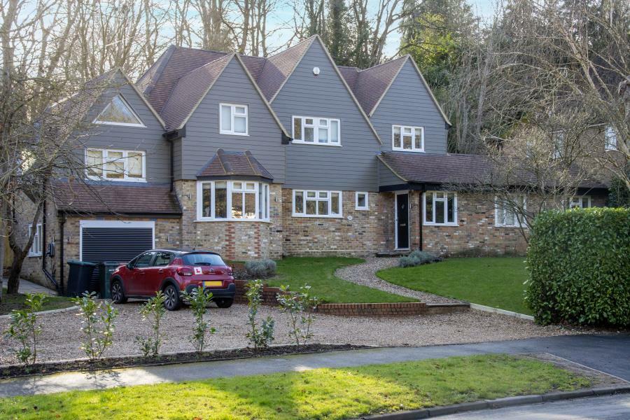 4 bed Detached for rent in Rickmansworth. From Robsons