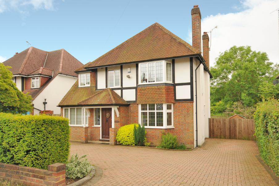4 bed Detached for rent in Northwood. From Robsons 4 bed Detached for rent in Northwood. From Robsons
