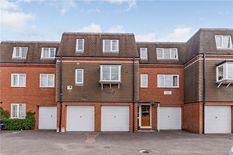 2 bed 1st Floor Flat for rent in Amersham. From Robsons 2 bed 1st Floor Flat for rent in Amersham. From Robsons