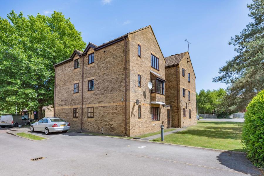 1 bed 1st Floor Flat for rent in Northwood. From Robsons