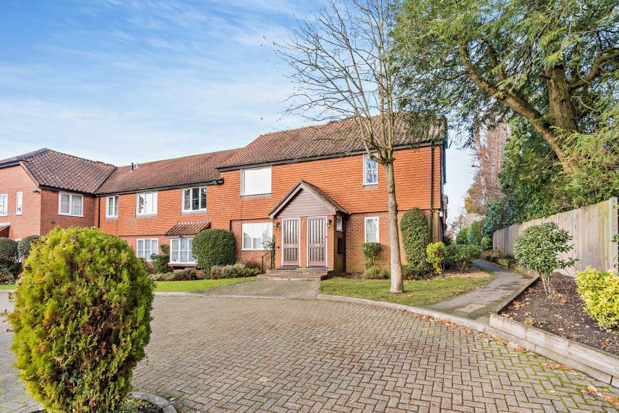 2 bed Annexe for rent in Northwood. From Robsons