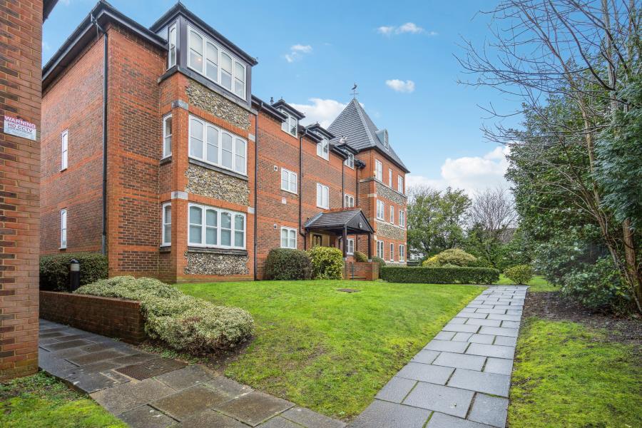 2 bed Apartment for rent in Northwood. From Robsons
