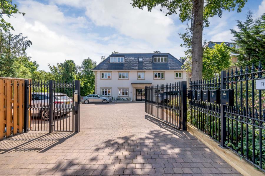 3 bed Apartment for rent in Northwood. From Robsons