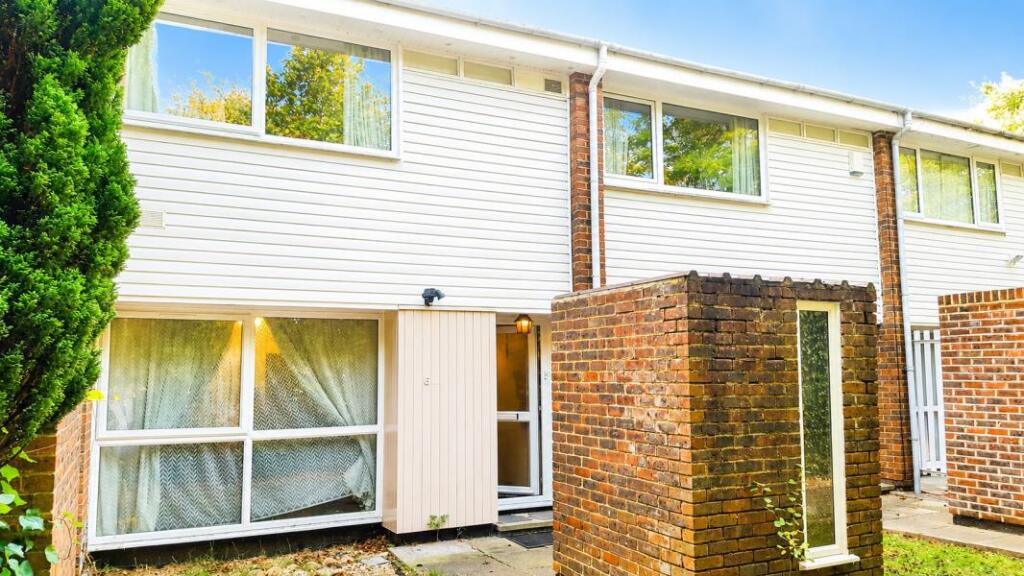 2 bed Mid Terraced House for rent in Northwood. From Robsons