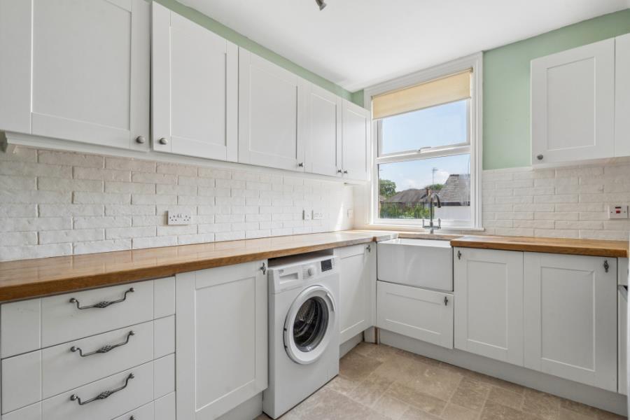 2 bed Apartment for rent in Northwood. From Robsons